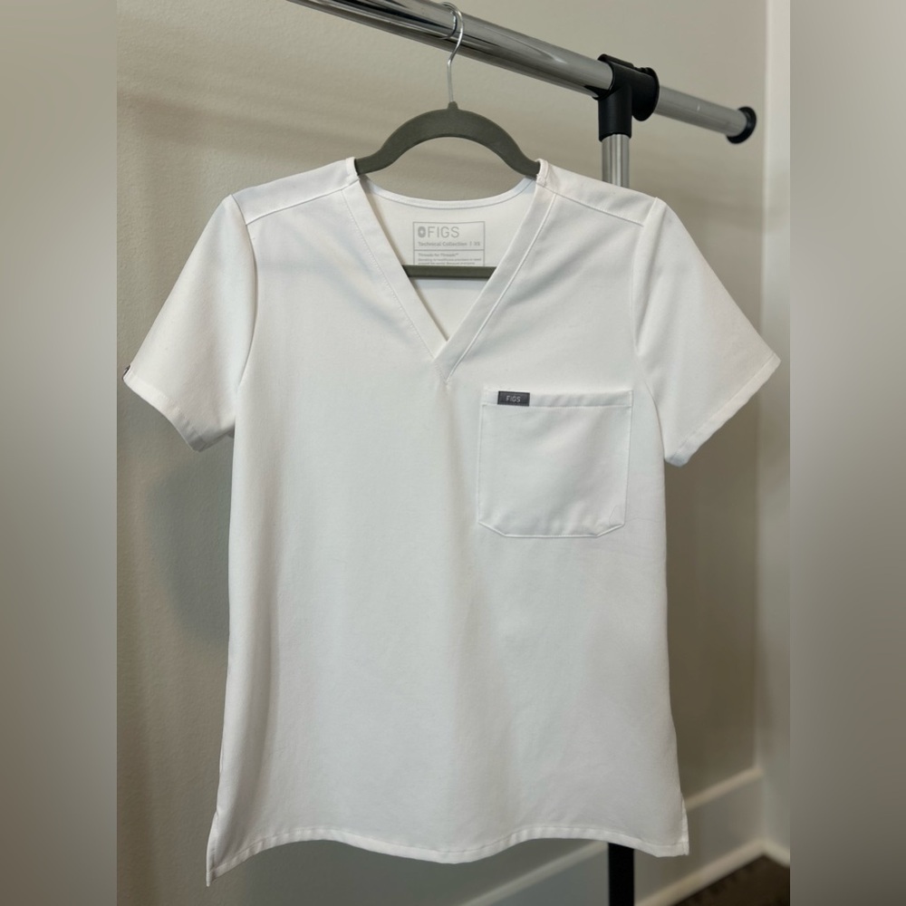 FIGS White Catalina One-Pocket Scrub Top